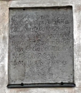 Abb. 6 Stola, Herrenhaus, Nordfassade, Grundsteintafel, 2022